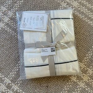 H&M Queen Devet cover white and black plaid/check